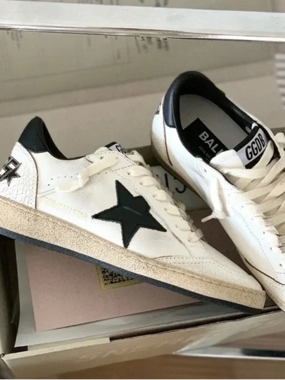 Golden Goose White Leather Low-Top Sneakers with Black Star and Heel